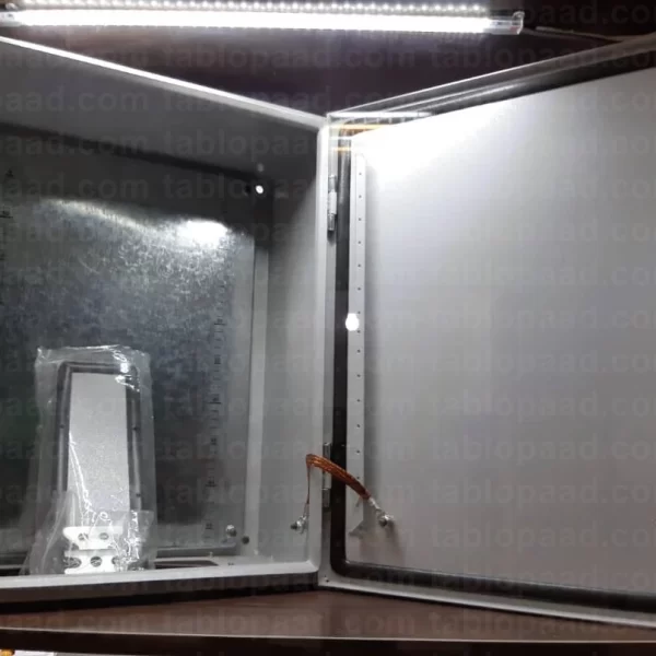 تابلو برق توکار صنعتی با نصب داخلی، طراحی ظریف و استاندارد برای استفاده در پروژههای ساختمانی و صنعتی